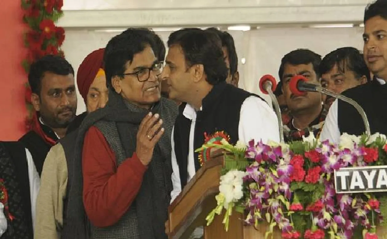 'साइकिल' पर मचे दंगल के बीच अखिलेश यादव 19 जनवरी से शुरू कर सकते हैं चुनाव प्रचार
