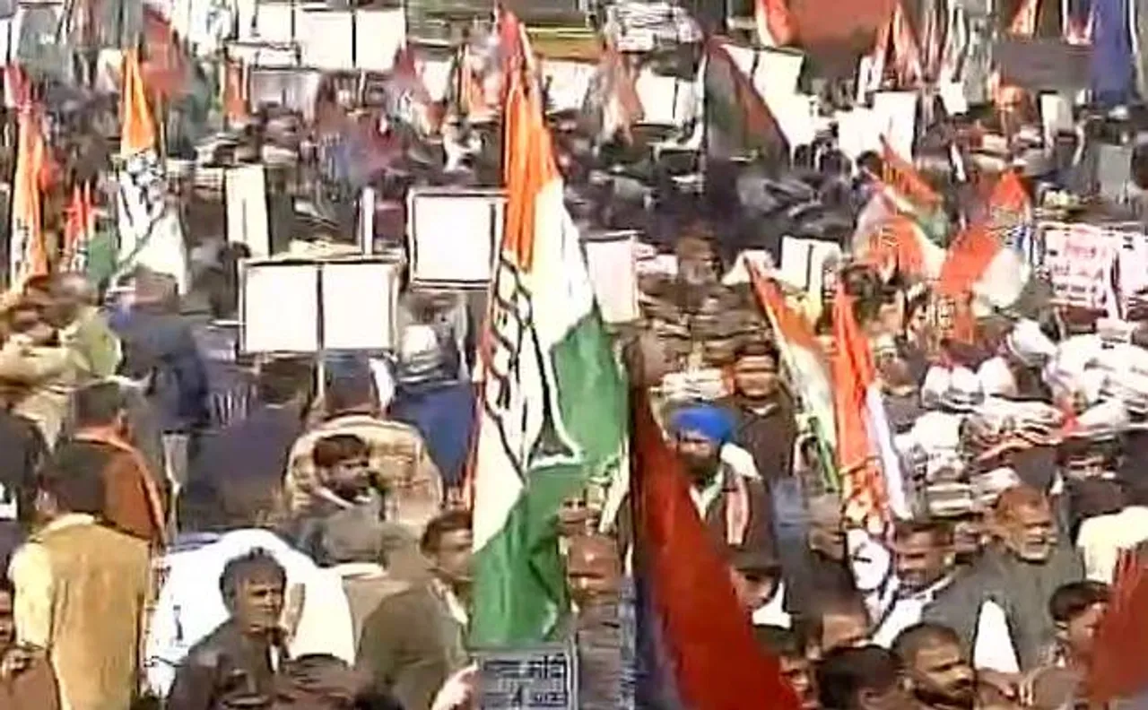 नोटबंदी के खिलाफ कांग्रेस ने दिल्ली सहित कई शहरों में किया प्रदर्शन