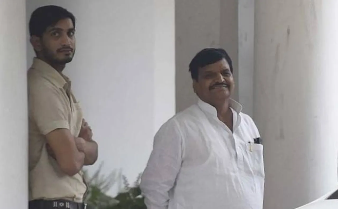 शिवपाल ने कहा वह लड़ेंगे चुनाव, मुलायम ने अखिलेश को सौंपे लिस्ट में नहीं की थी सिफारिश
