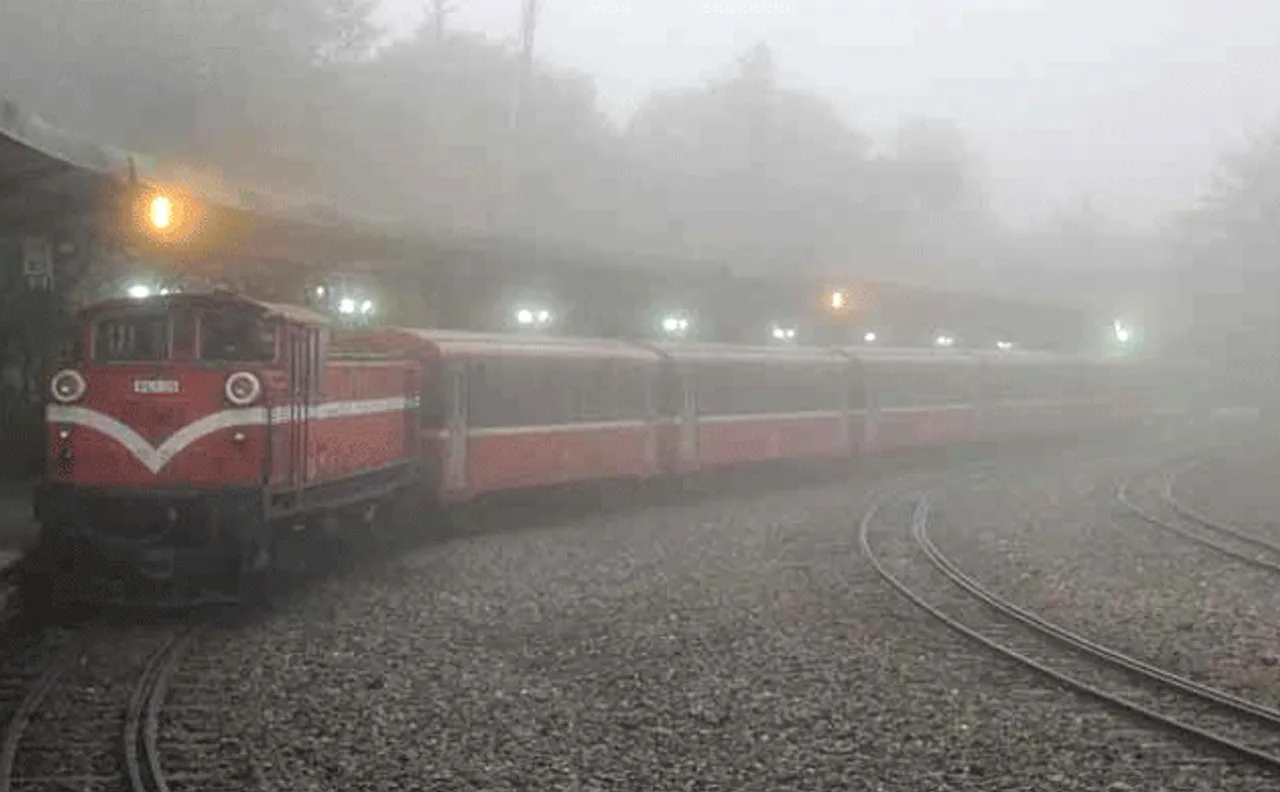 कोहरे के कारण 4 ट्रेनें हुई रद्द, देरी से उड़ेंगी 22 फ्लाइट