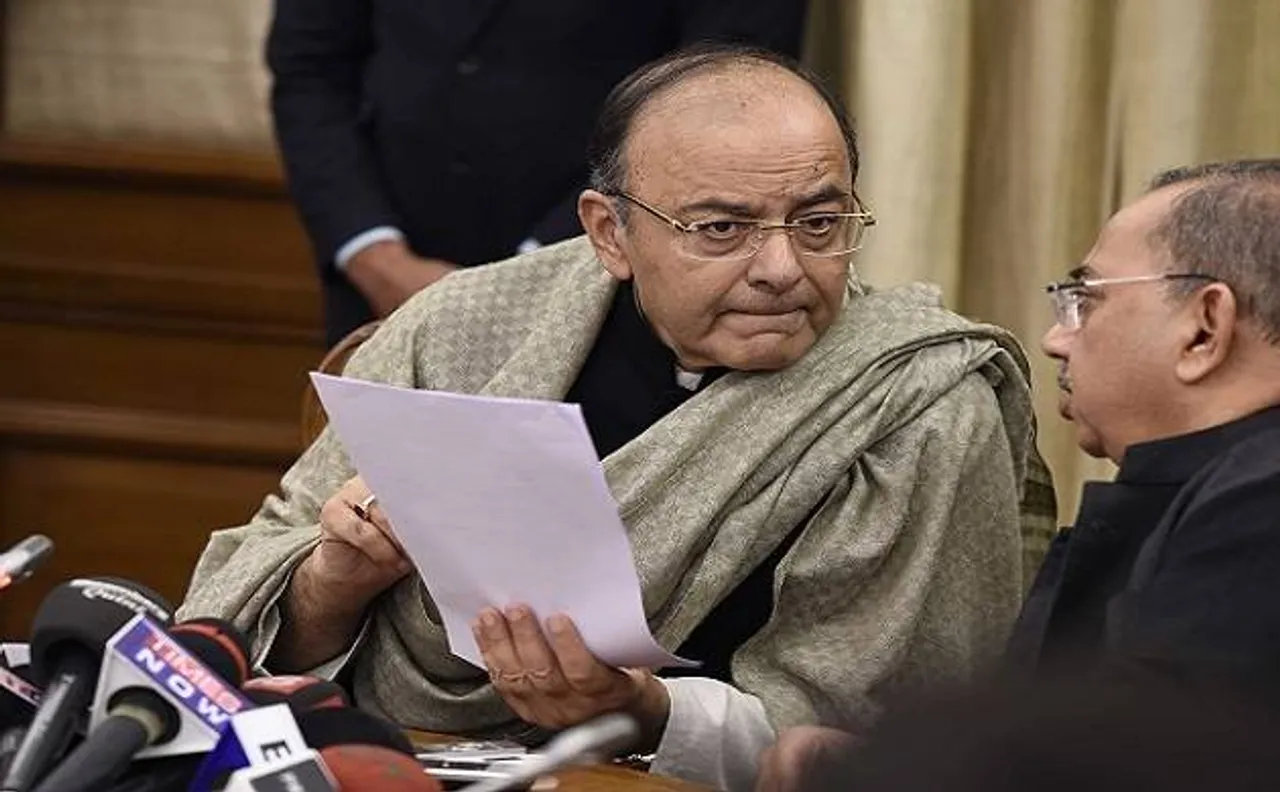 बजट 2017: सर्विस टैक्स बढ़ाकर 18 फीसदी किए जाने की तैयारी में सरकार, फोन बिल और रेस्टोरेंट में खाना पड़ेगा महंगा