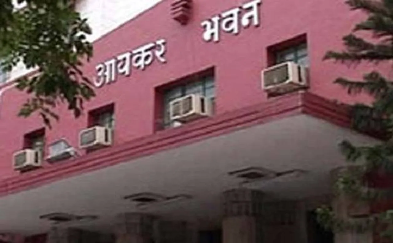 नोटबंदी के बाद बेनामी संपत्ति वालों पर गिरी गाज, 87 लोगों को भेजा गया नोटिस,  42 संपत्तियां जब्त