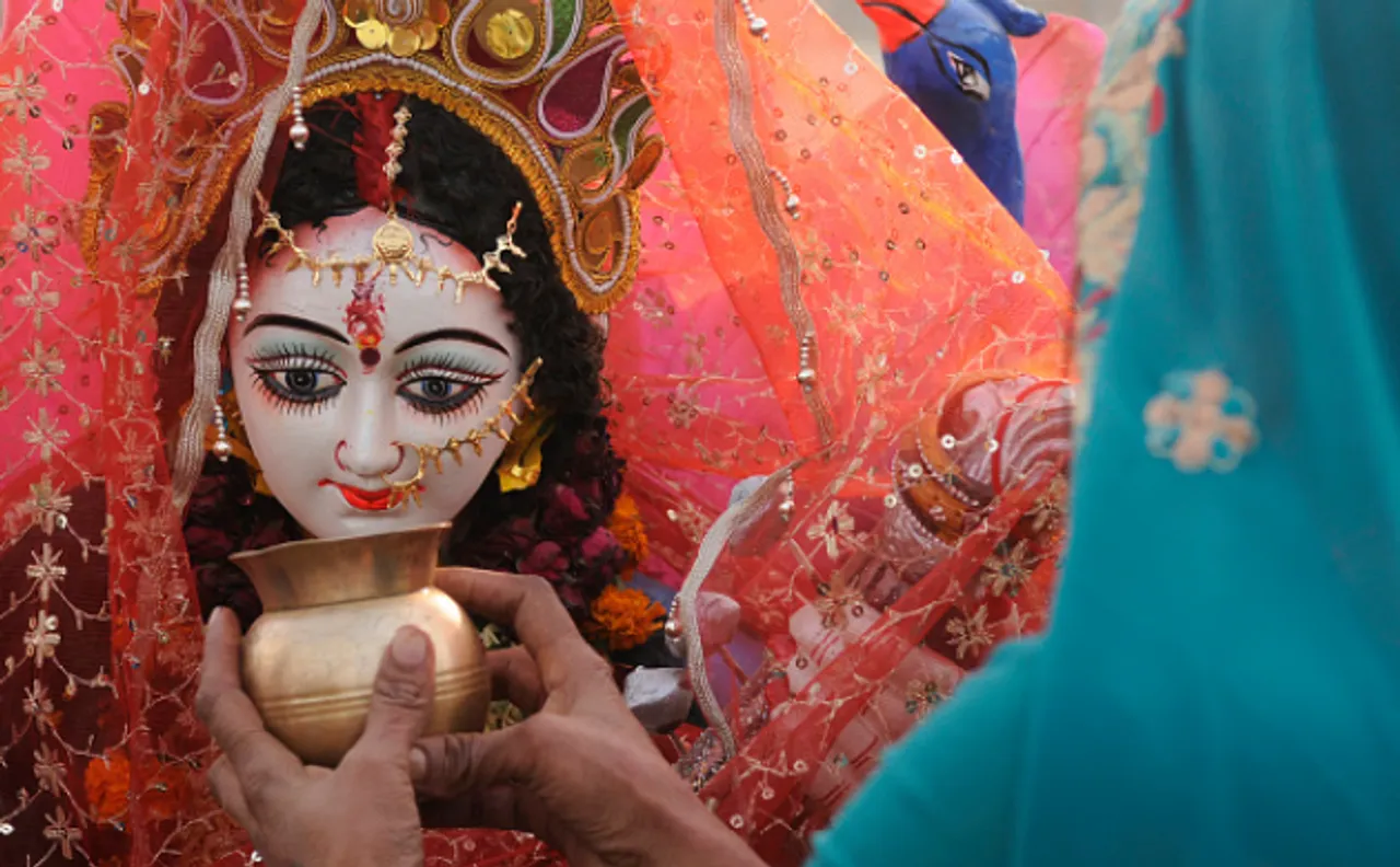 जानें बसंत पंचमी के दिन ही क्यों होती है मां सरस्वती की पूजा