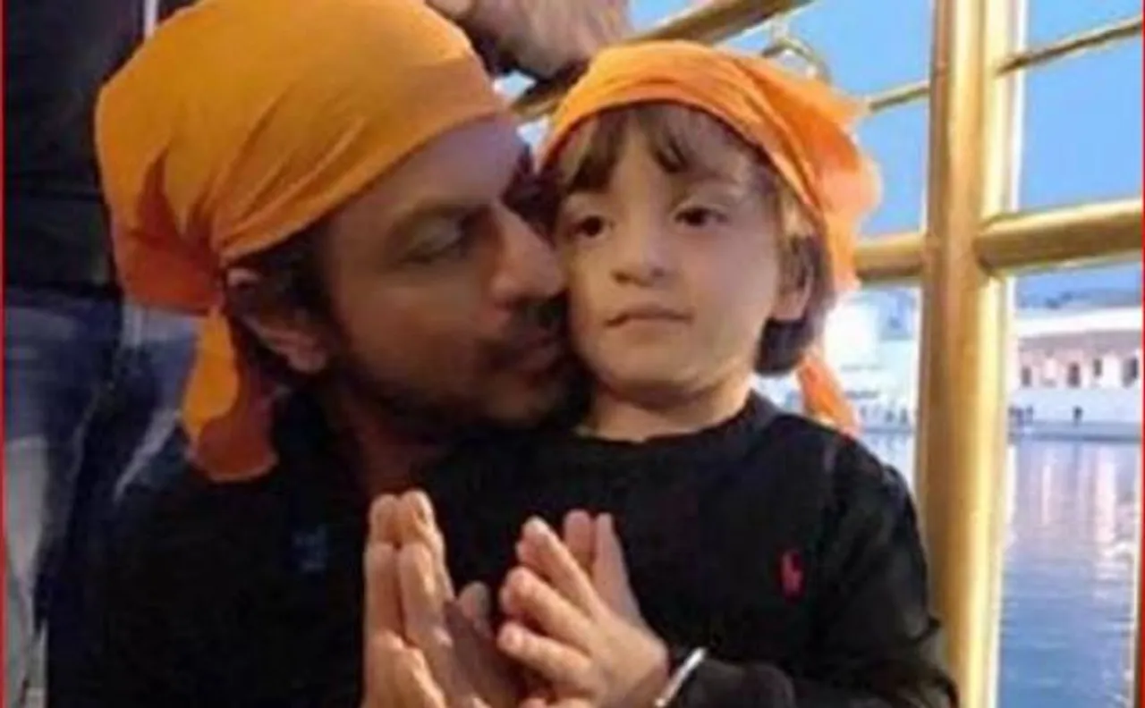वीडियो: शाहरूख खान अपने छोटे साहबजादे अबराम के साथ अमृतसर के स्वर्ण मंदिर पहुंचे