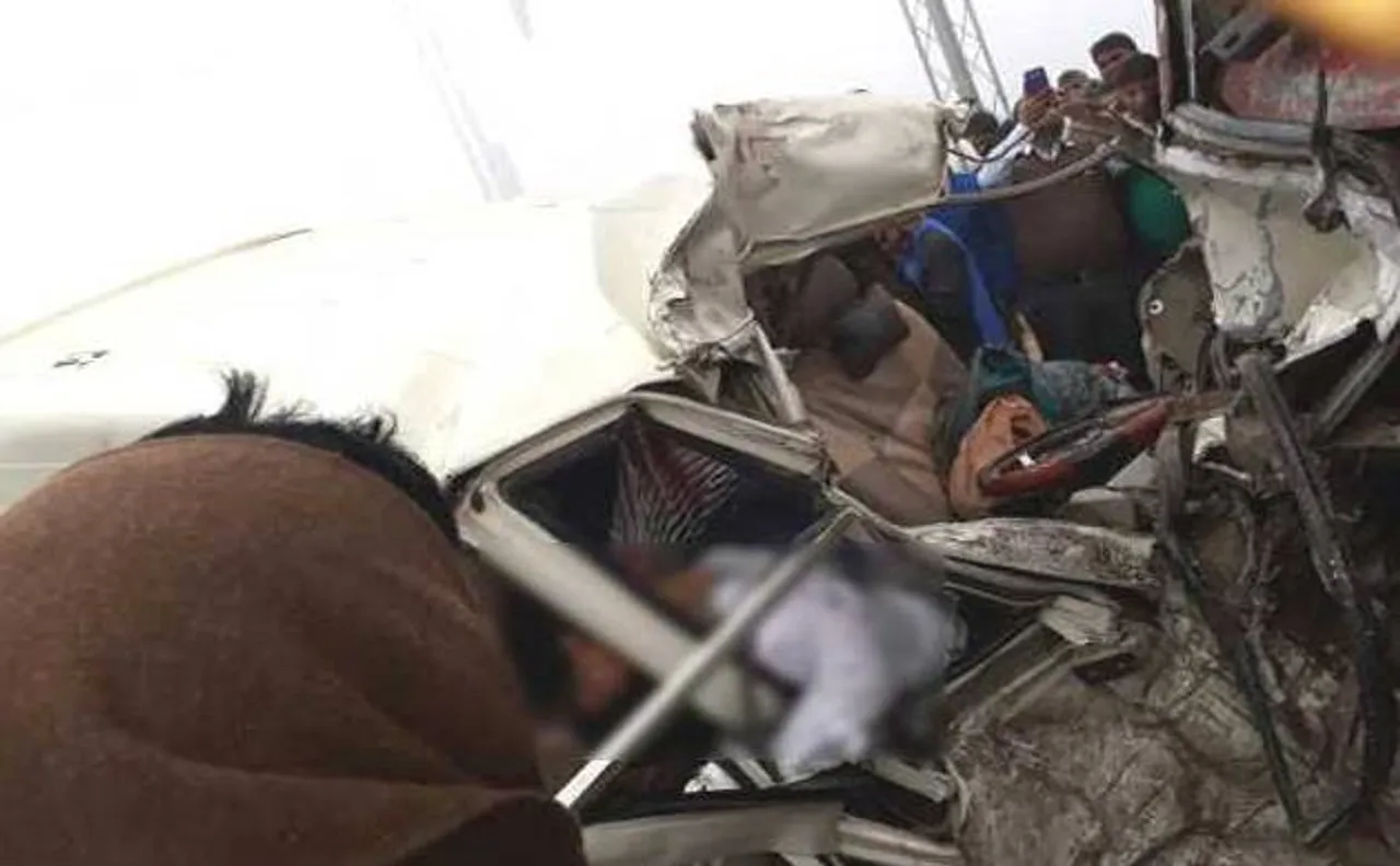 उत्तर प्रदेश के बाराबंकी में जीप और बस के बीच भीषण सड़क हादसा, नौ लोगों की मौत