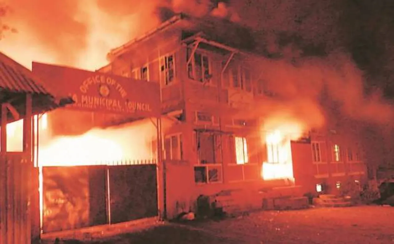 नागालैंडः आरक्षण की आग में जला कोहिमा, सरकारी इमारतों में लगाई आग, असम राइफल्स की 5 टुकड़ियों की तैनाती
