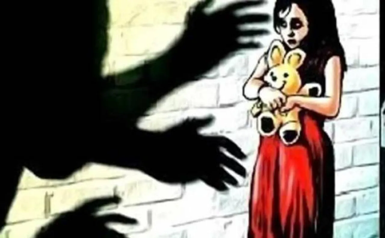 प्रिंसिपल ने होमवर्क न करने पर उतरवाई लड़कियों की स्कर्ट, वीडियो बनाकर दी वायरल करने की धमकी