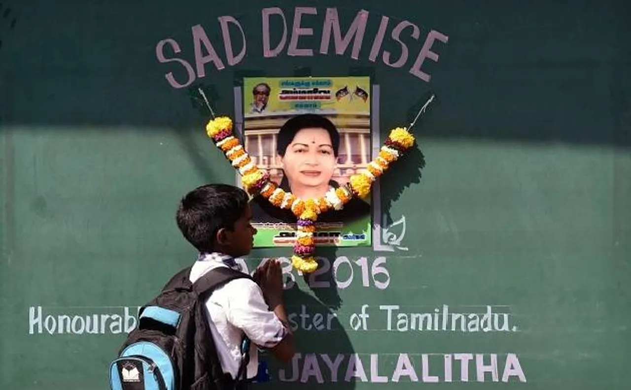 शशिकला Vs पन्नीरसेल्वम: सीएम ने जयललिता के आवास पोएस गार्डन को मेमोरियल बनाने का लिया फैसला