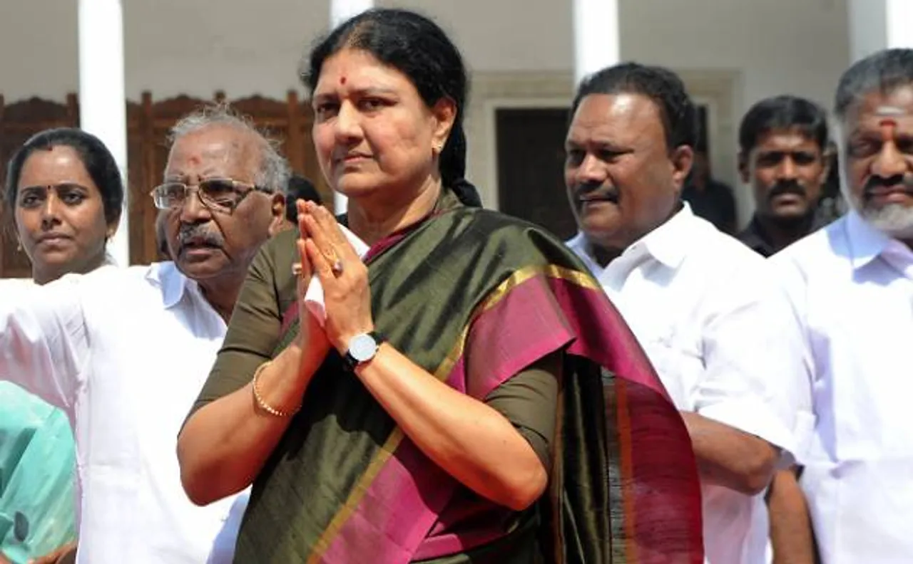शशिकला के कब्जे में AIADMK के 130 विधायक, राष्ट्रपति के सामने होगी परेड
