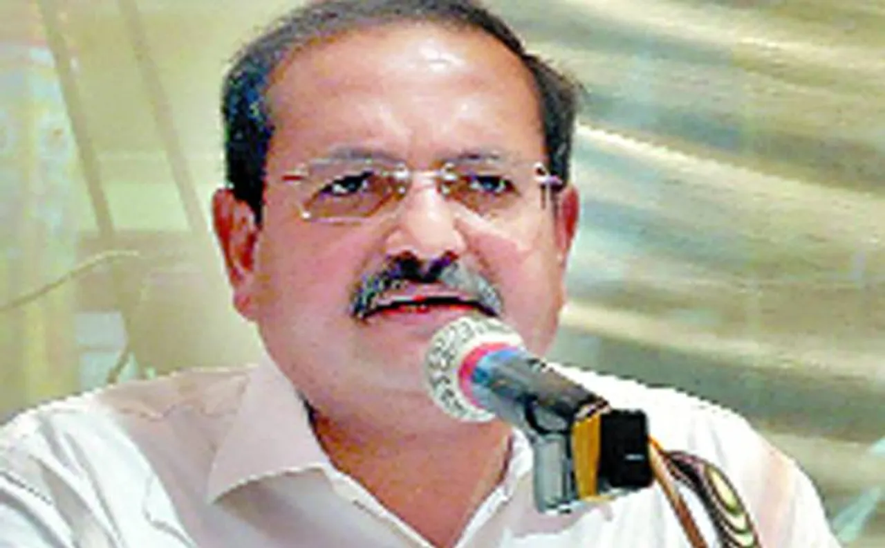 MP: वेलेंटाइन डे पर छिंदवाड़ा के कलेक्टर का फरमान, कहा- 14 फरवरी को माता-पिता की करें पूजा