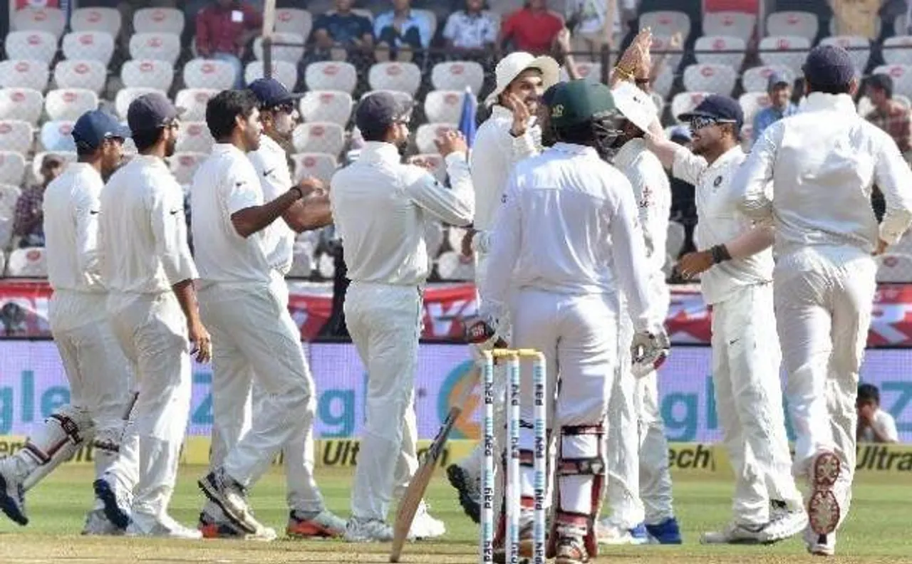 हैदराबाद टेस्ट: भारत के खिलाफ बांग्लादेश को मुश्फिकुर और मेहदी ने संभाला, नहीं टला है फॉलोऑन का खतरा