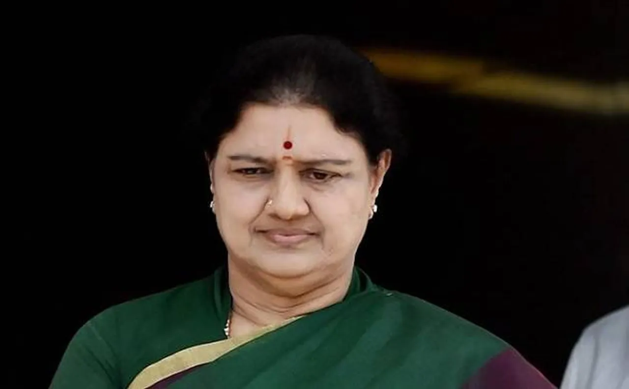 तमिलनाडु संकट: कमजोर पड़ती शशिकला को मिला BJP नेता सुब्रमण्यम स्वामी का समर्थन, पार्टी ने बनाई दूरी