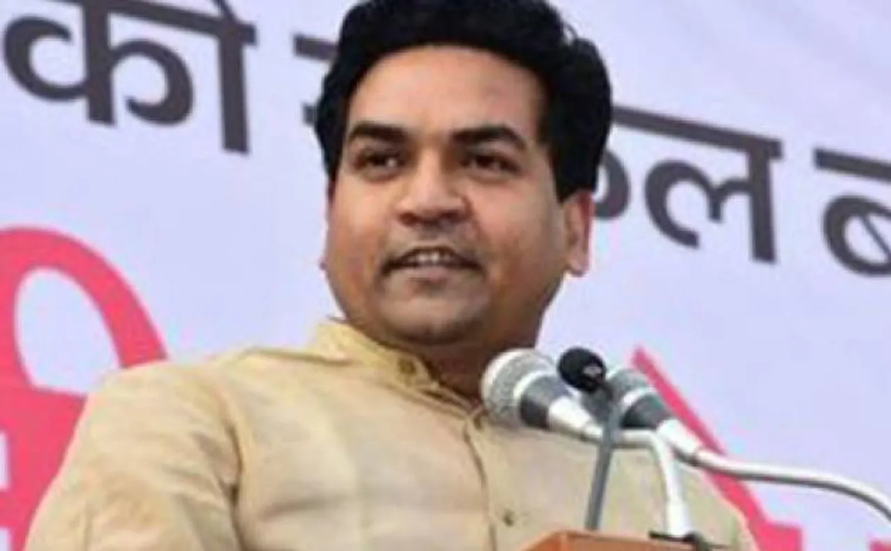 दिल्ली: जलमंत्री कपिल मिश्रा ने पेश की दो साल की रिपोर्ट, मनीष सिसोदिया ने कहा,'हर घर में नल से आएगा पीने का पानी'