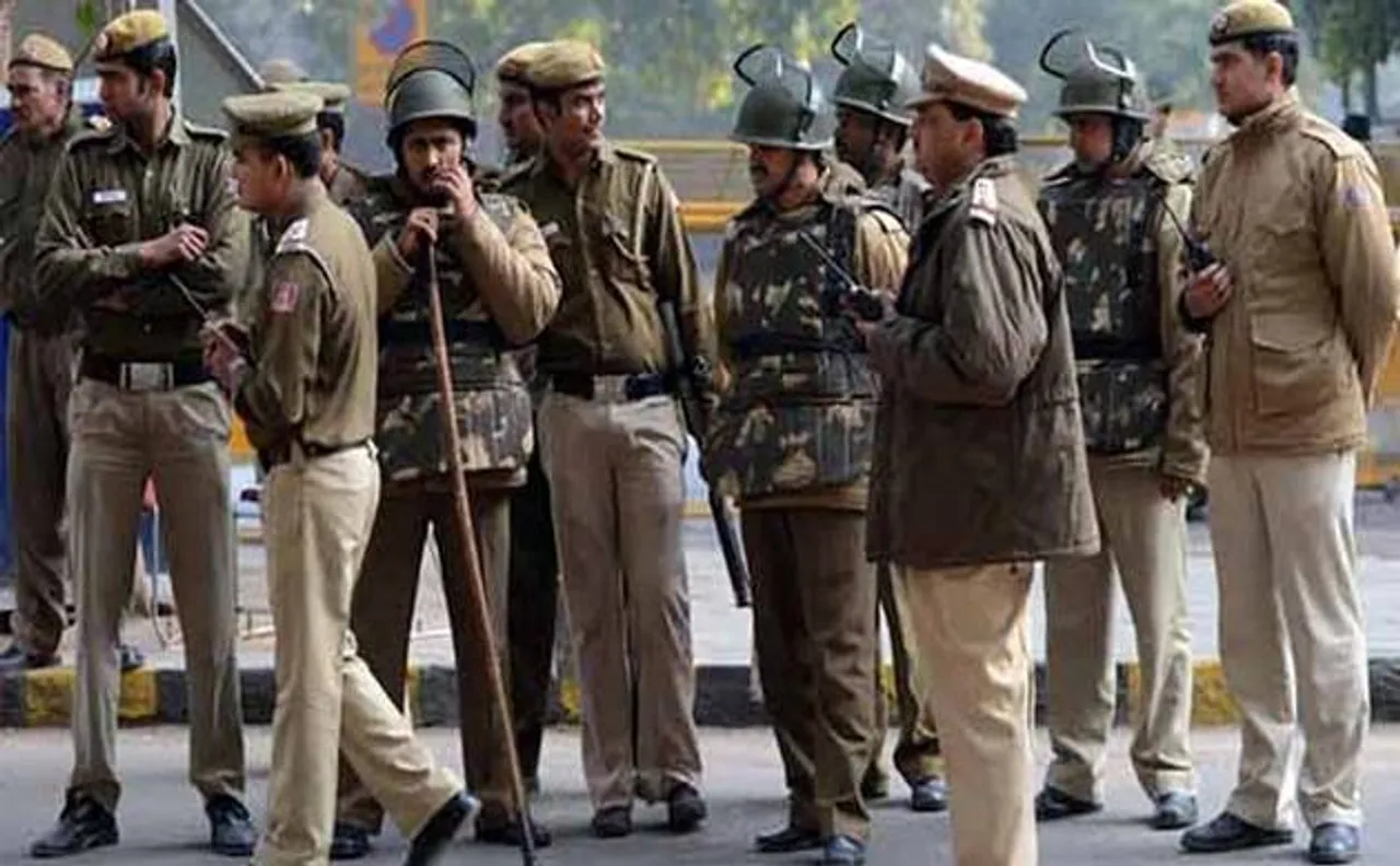 गुजरात के साणंद में हिंसक हुई किसानों की रैली, SP समेत सात पुलिसवाले घायल