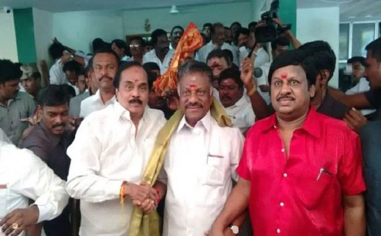 पलानीसामी को पन्नीरसेल्वम की चुनौती, कहा AIADMK की नई सरकार उखाड़ फेंकी जाएगी