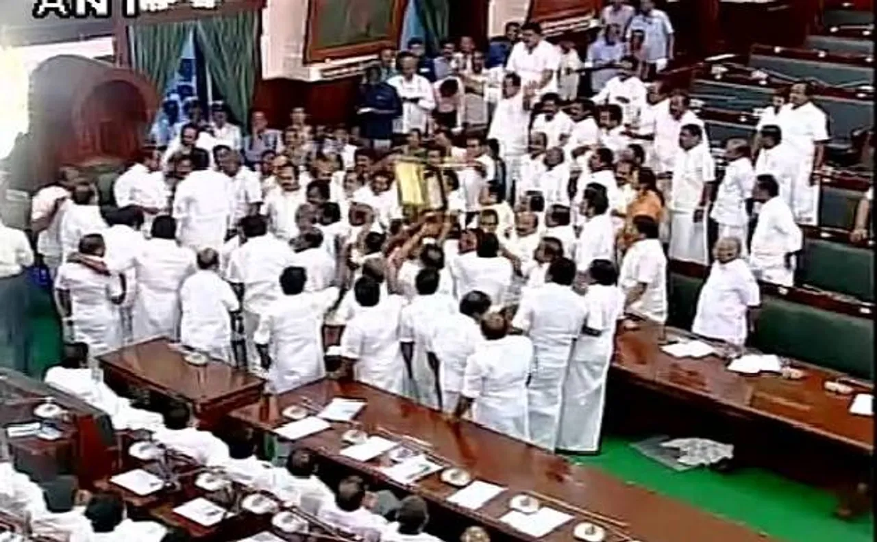 तमिलनाडु संकट: हिरासत में लिए गए स्टालिन, विश्वासमत के खिलाफ कर रहे थे भूख हड़ताल (Video)