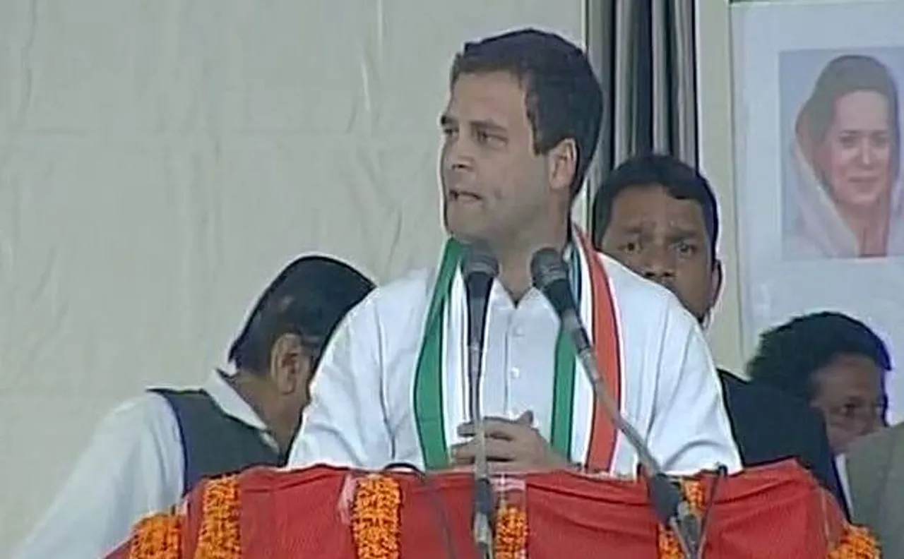 गोरखपुर की रैली में मोदी पर बरसे राहुल, कहा- पीएम जागते हुए सपना देखते हैं