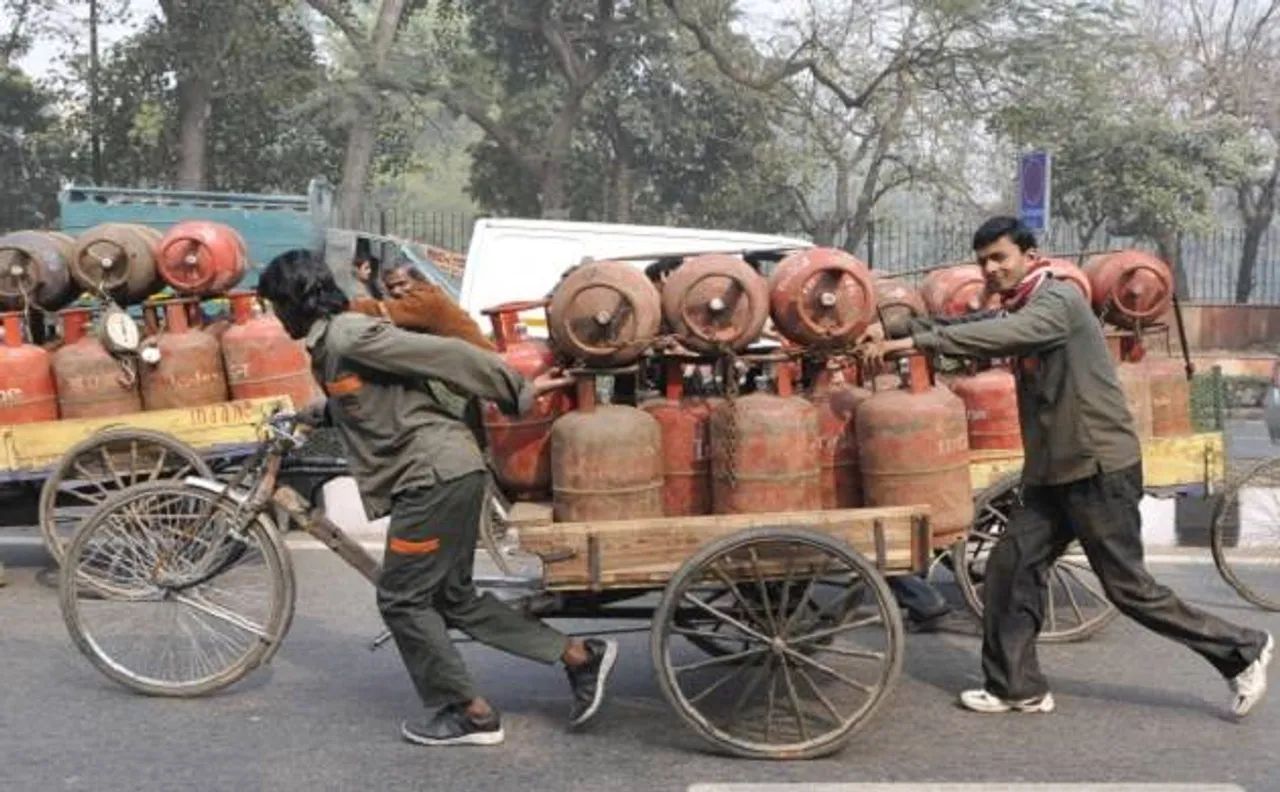 महंगाई का डोज़, बिना सब्सिडी वाला एलपीजी सिलिंडर 86 रुपये हुआ महंगा