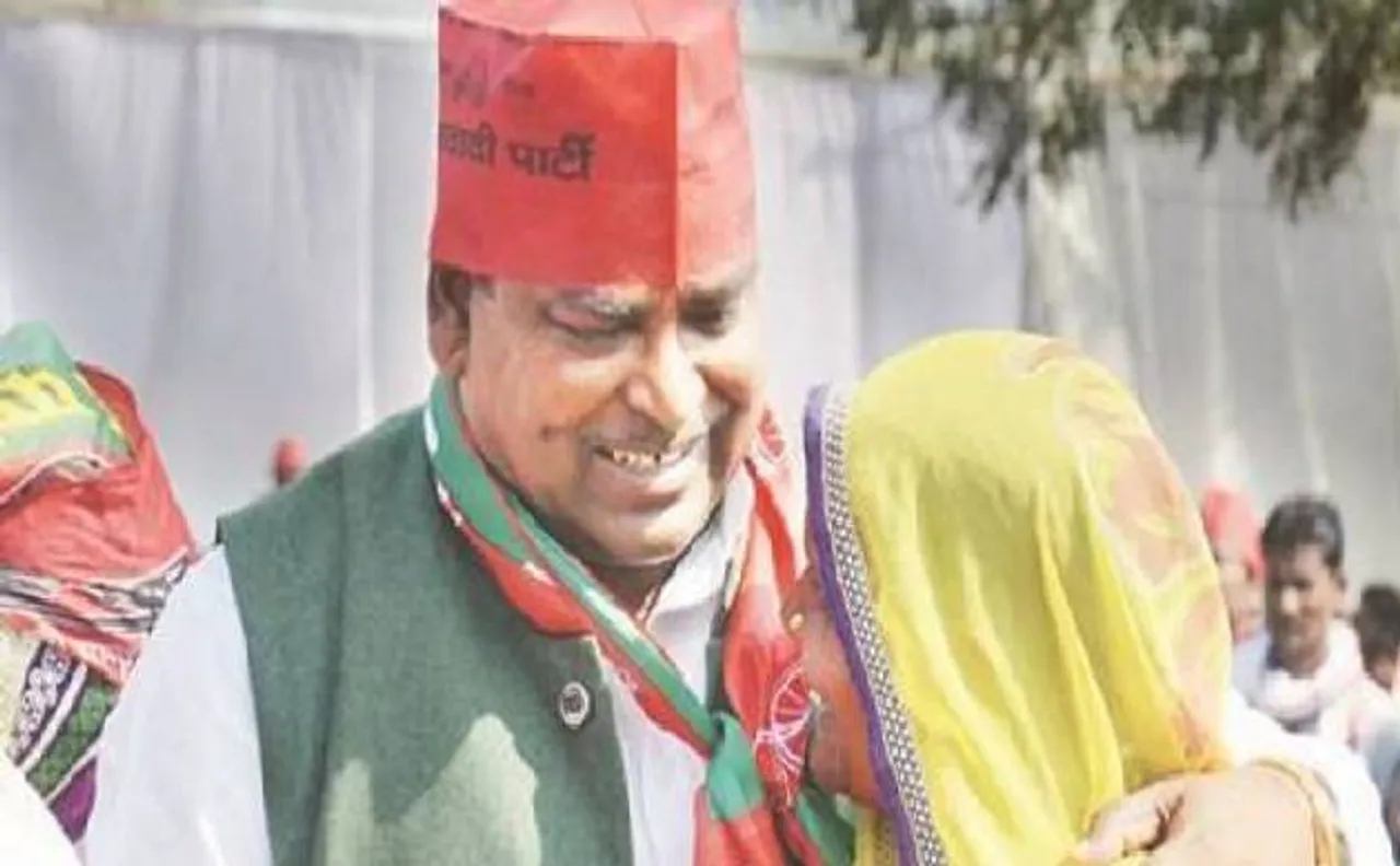 गायत्री प्रजापति केस: गैंगरेप पीड़ित परिवार ने पुलिस पर लगाया धमकाने का आरोप