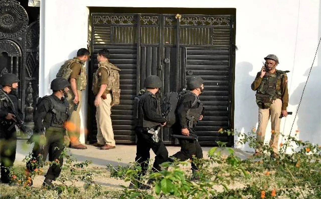 लखनऊ एनकाउंटर: दोनों आतंकी लखनऊ में ढेर, 11 घंटे चला एनकाउंटर