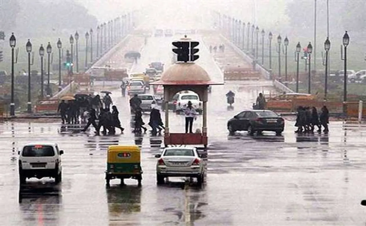 होली से पहले बदला मौसम का मिजाज, दिल्ली-NCR में हुई बारिश