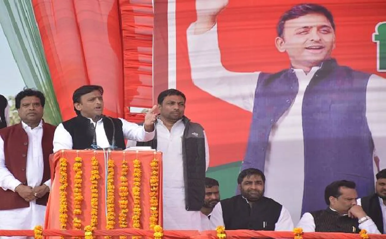 सीएम अखिलेश यादव ने करगिल शहीद के परिवारों को दिया होली गिफ्ट