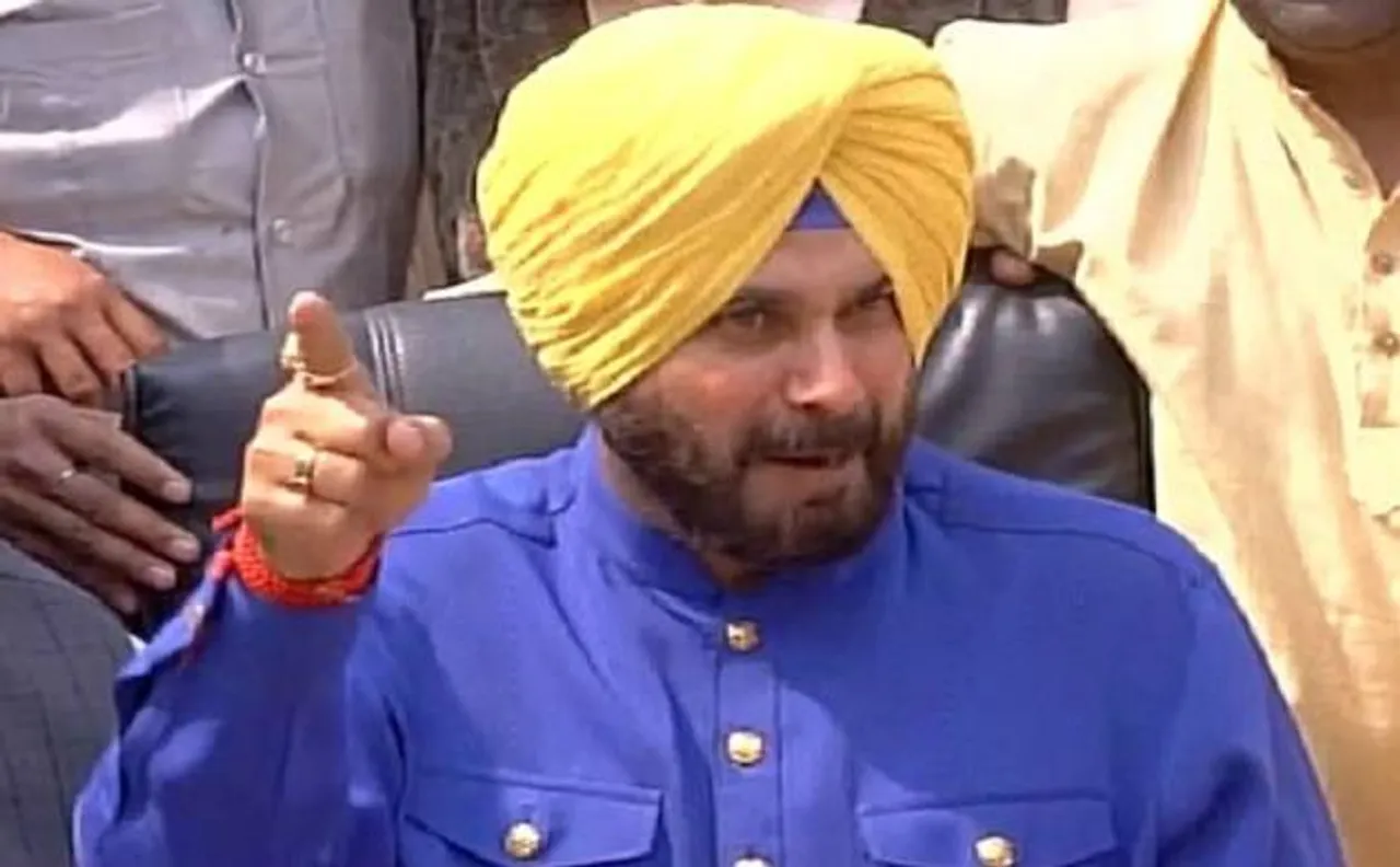 VIDEO: नवजोत सिंह सिद्धू का अकाली-बीजेपी पर हमला, बोले- 'पंजाब की जीत कांग्रेस का पुनर्जन्म, केजरीवाल खराब नीयत के कारण हारे'