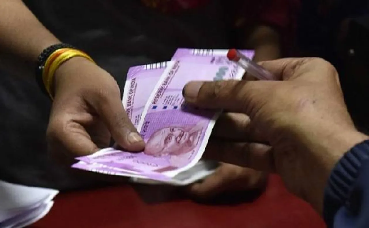 केंद्रीय कर्मचारियों को मोदी सरकार का तोहफा, कैबिनेट ने महंगाई भत्ते में 2 प्रतिशत का इजाफा किया