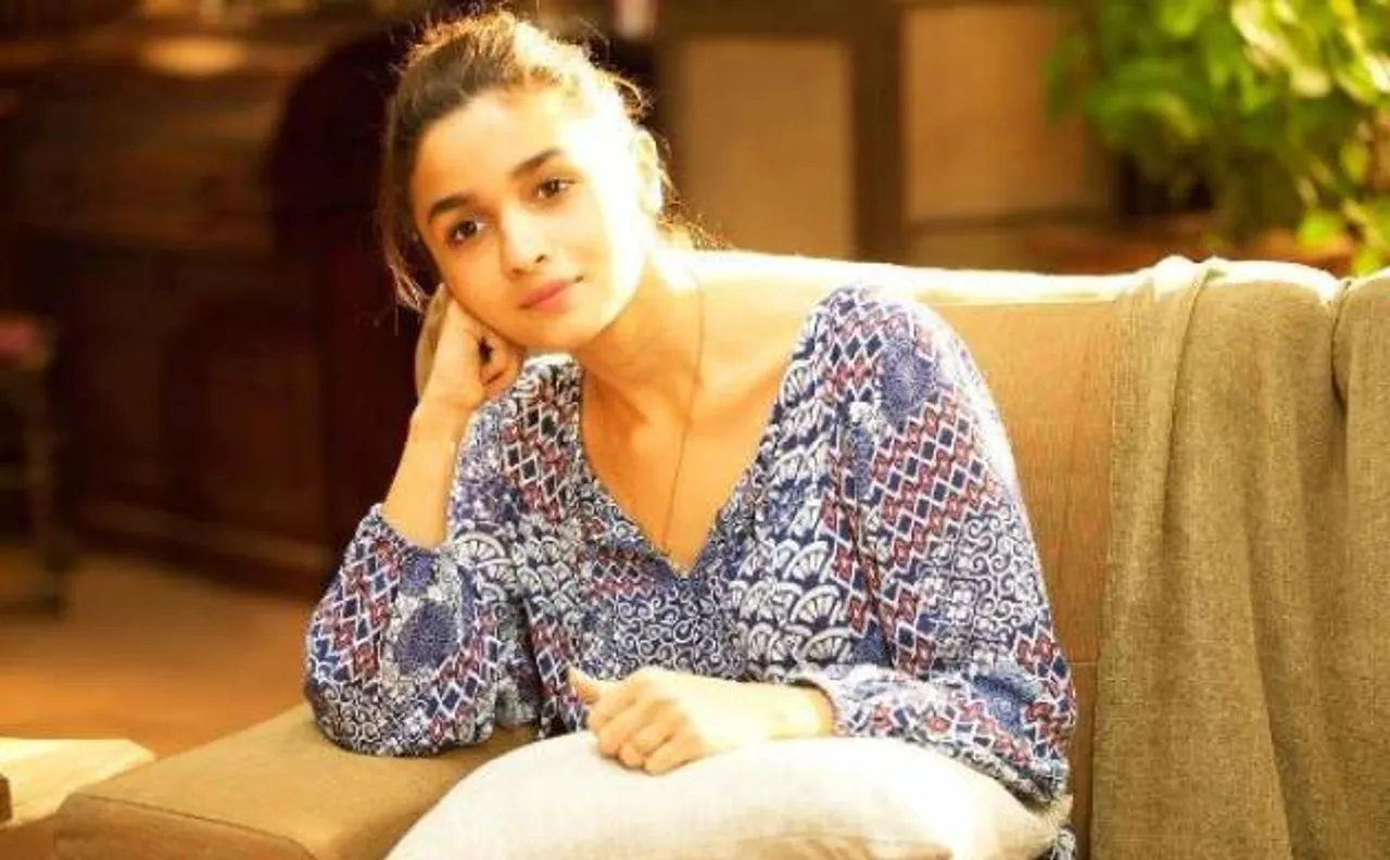 आलिया भट्ट बोलीं- इंटेलीजेंट होने के नाटक से अच्छा है बेवकूफ बने रहना