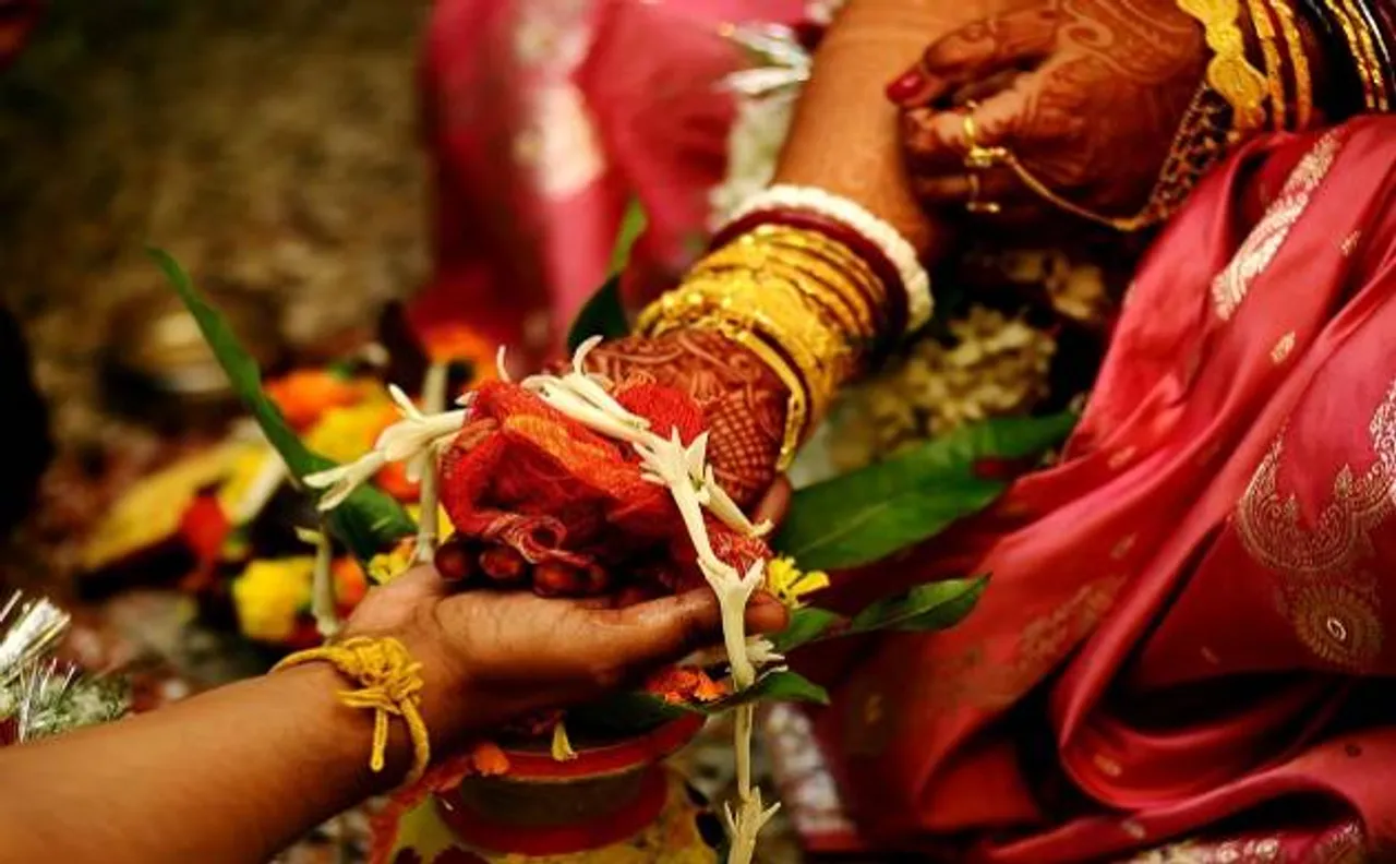 पाकिस्तान में अल्पसंख्यक हिन्दू विवाह विधेयक बना कानून, राष्ट्रपति ममनून हुसैन ने दी मंजूरी