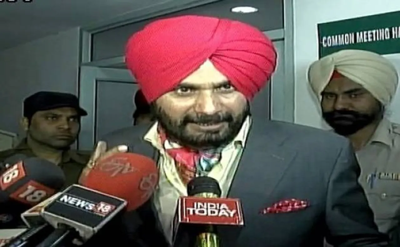 कॉमेडी शो में जज बने रहने पर नवजोत सिद्धू के तेवर सख्त, कहा- शाम 6 बजे के बाद क्या करता हूं, इससे किसी को मतलब नहीं होना चाहिए