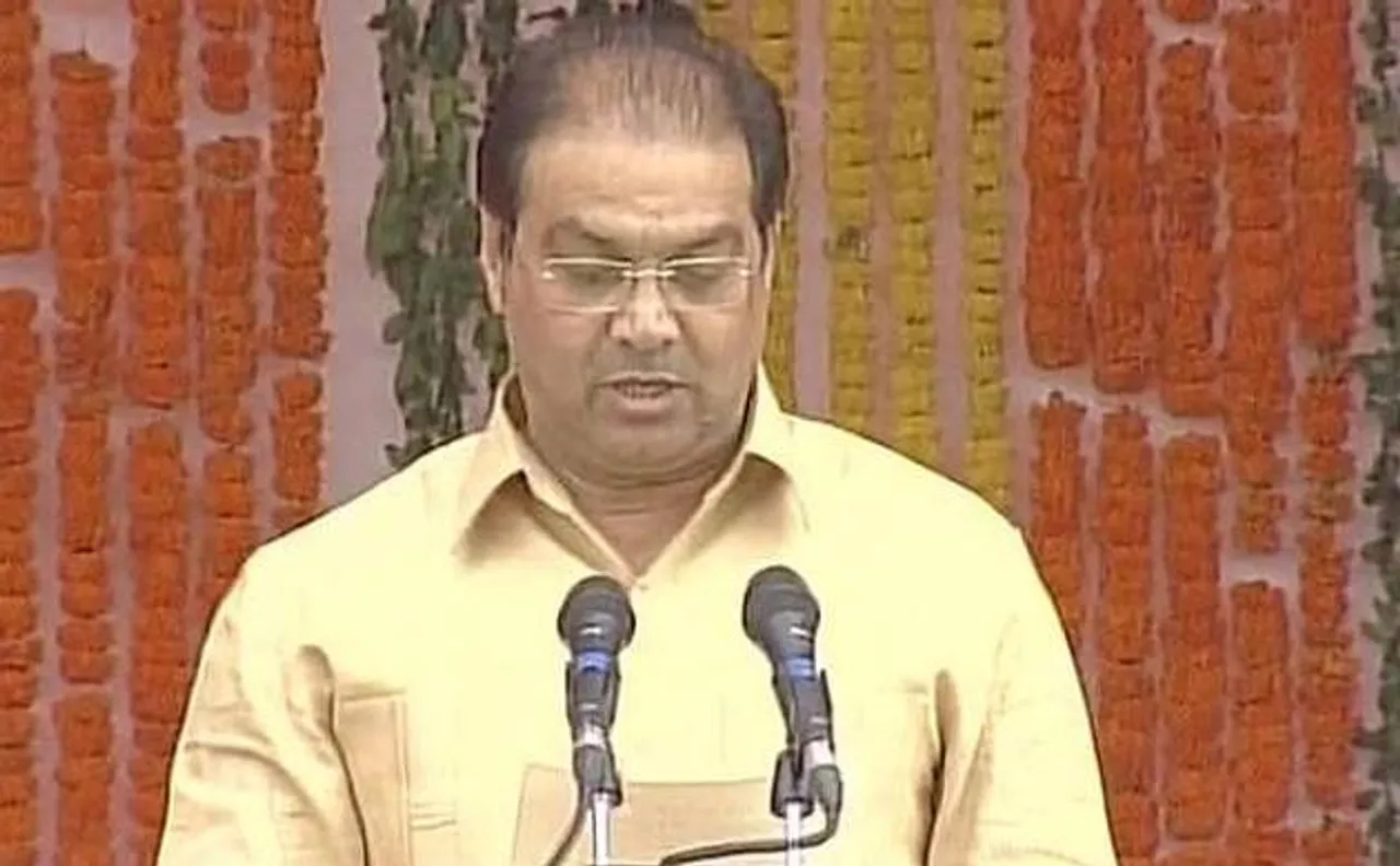 आजम की फोटो देखते ही भड़के मोहसीन रजा, कहा- PM-CM की तस्वीर तुरंत लगाएं, देखें वीडियो