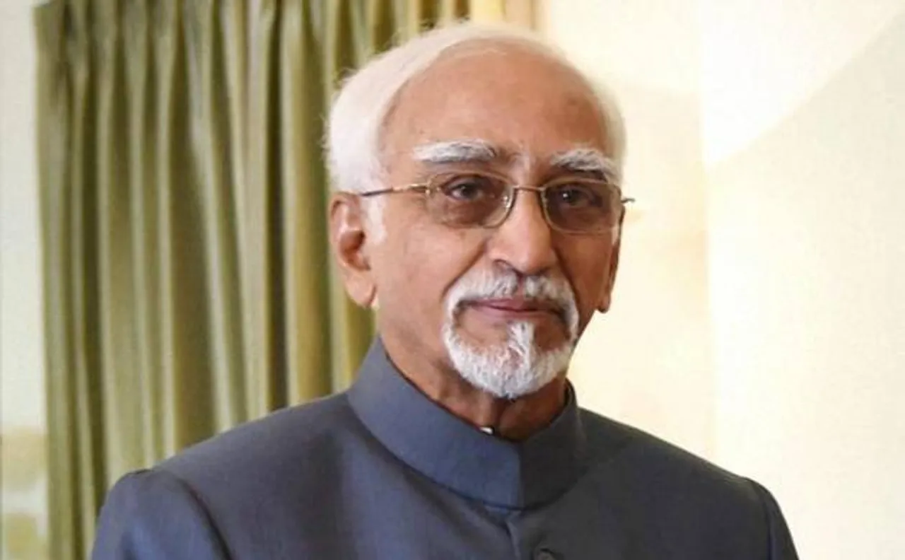 उपराष्ट्रपति हामिद अंसारी बोले, यूनिवर्सिटी की स्वतंत्रता पर पाबंदी ठीक नहीं, नयापन और उदार मूल्यों को मिले जगह