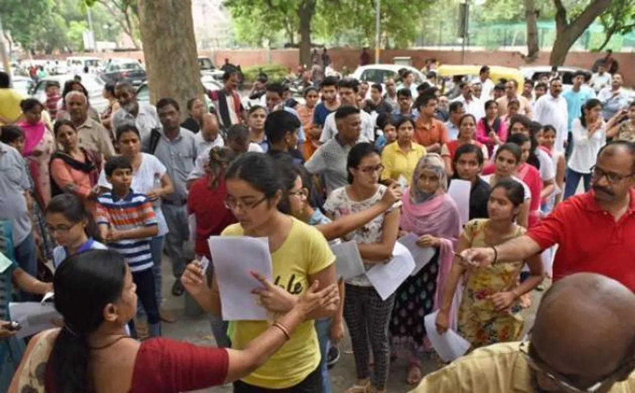 NEET परीक्षा 2017: SC का फैसला, अब 25 साल से अधिक उम्र के छात्र भी परीक्षा में होंगे शामिल