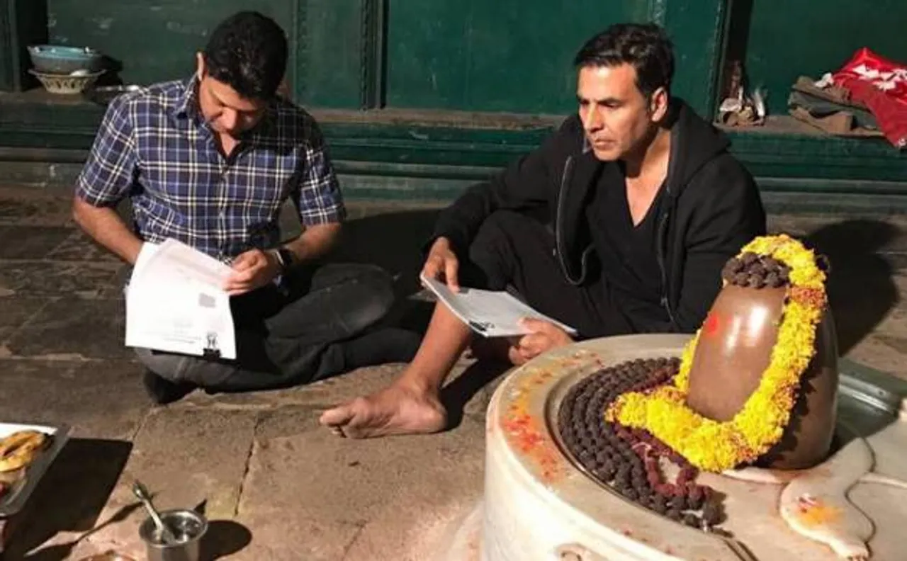 अक्षय कुमार ने शिव मंदिर में बैठ कर साइन की गुलशन कुमार की बायोपिक 'मुगल'