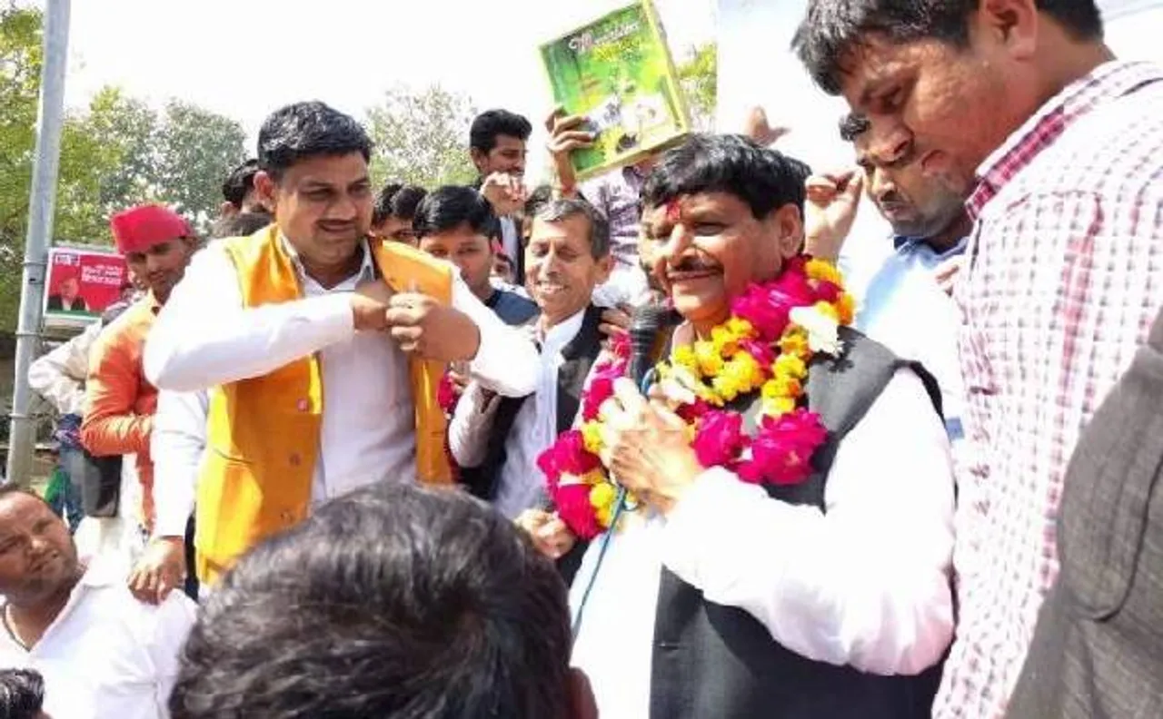 अपर्णा के बाद अब अखिलेश के चाचा शिवपाल ने की योगी आदित्यनाथ से मुलाकात