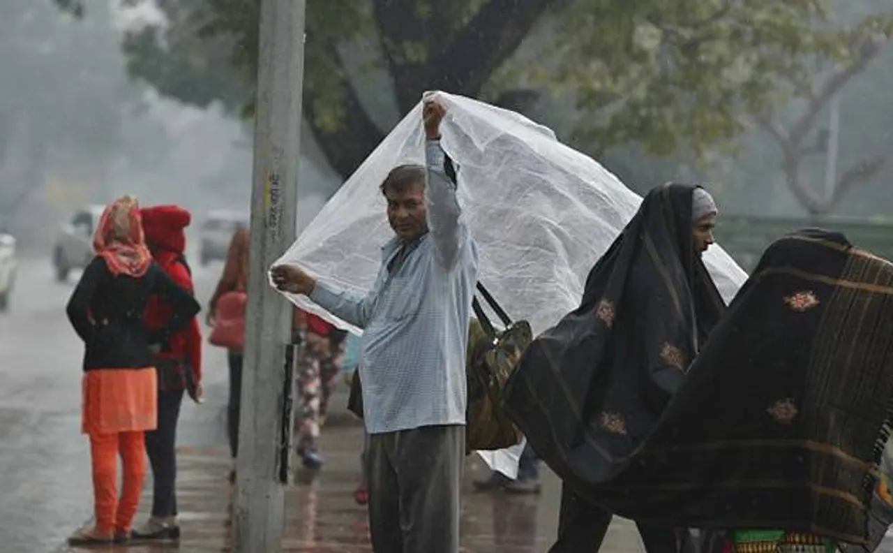 दिल्ली एनसीआर समेत उत्तर भारत के कई राज्यों में बारिश, उत्तराखंड में भारी वर्षा का अलर्ट