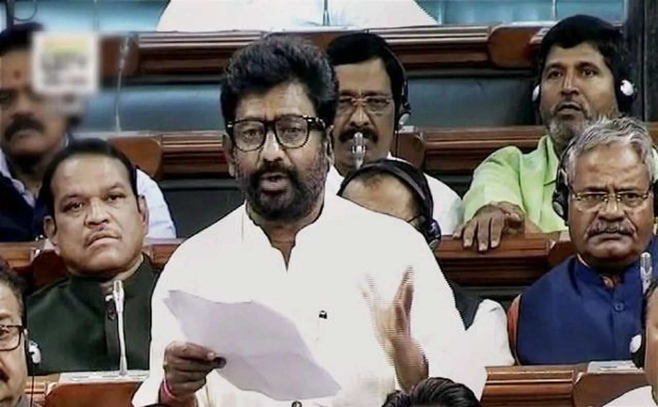 Video: शिवसेना सांसद रवींद्र गायकवाड़ की हवाई यात्रा से बैन हटा, एयर इंडिया को नागरिक उड्डयन मंत्री ने लिखी थी चिट्ठी