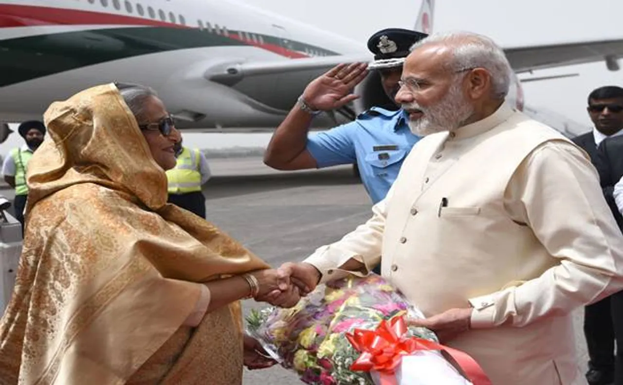 शेख हसीना भारतीय नेताओं के लिए बनीं सेंटा, राष्ट्रपति, पीएम मोदी और उनकी मां सहित कई मंत्रियों के लिए लाई गिफ्ट