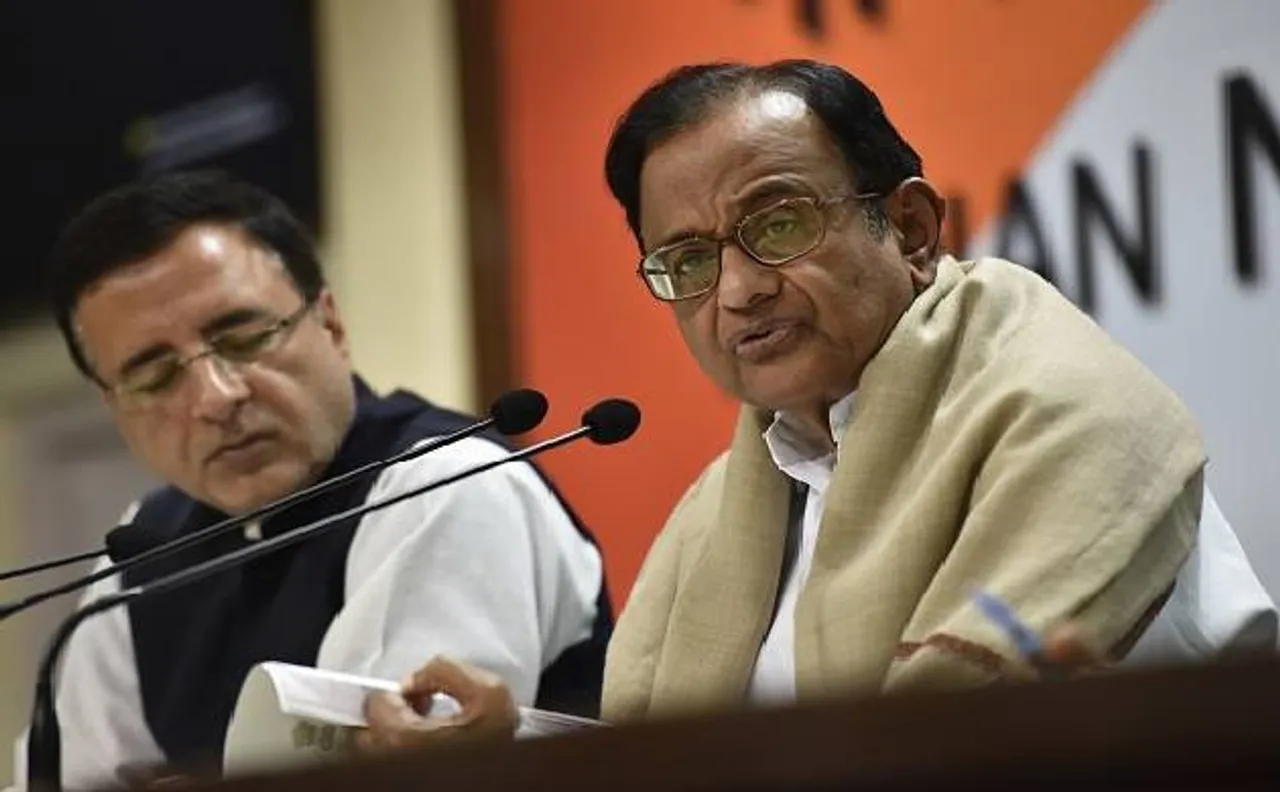 नोटबंदी के बहाने चिदंबरम का पीएम मोदी पर तंज, पूछा क्या आरके नगर उप चुनाव में व्हाइट मनी बांटा गया