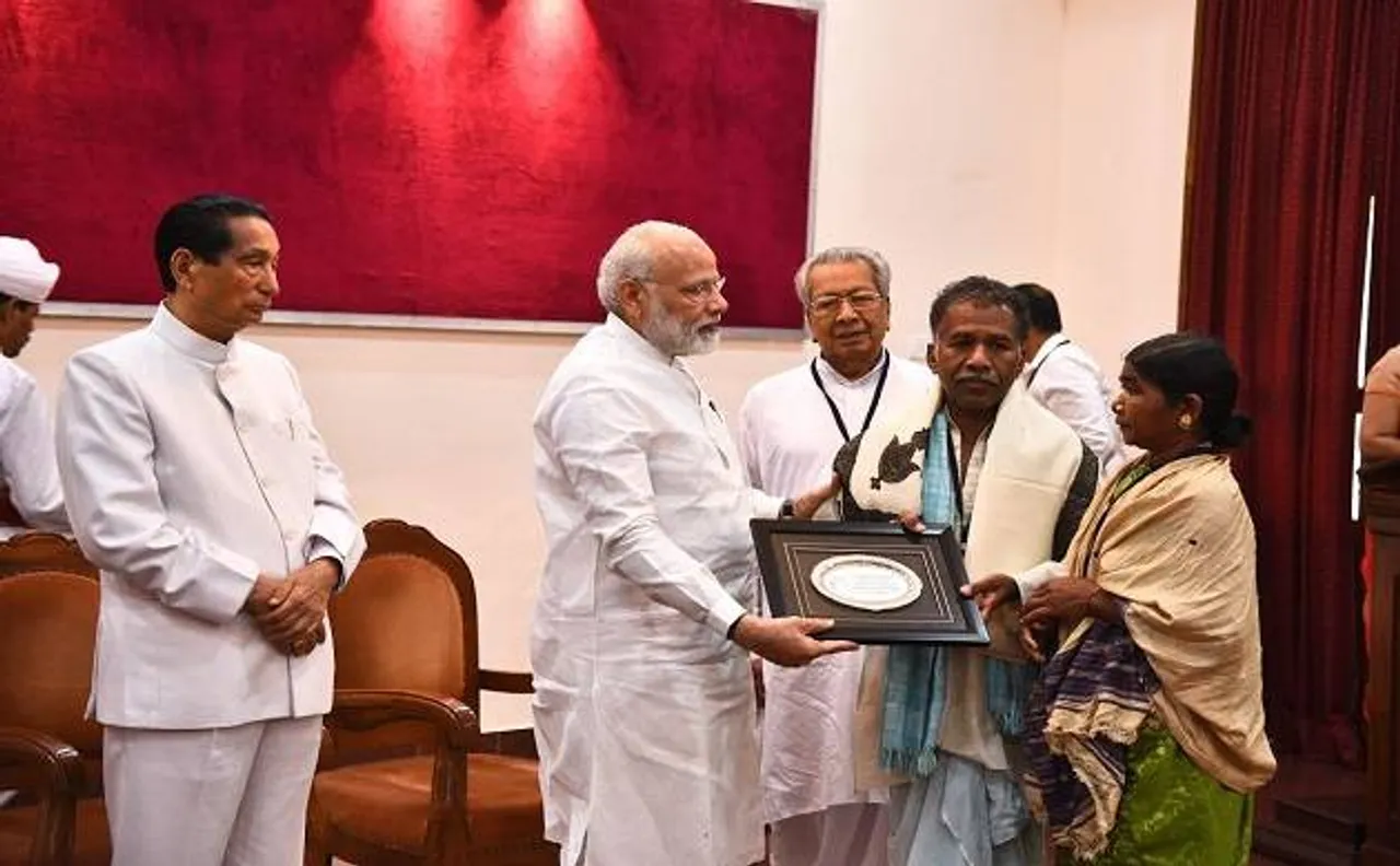 पीएम नरेंद्र मोदी ओडिशा में स्वतंत्रता सेनानियों के परिजनों से मिले, कहा शहीदों के वंशजों को देखना सम्मान की बात