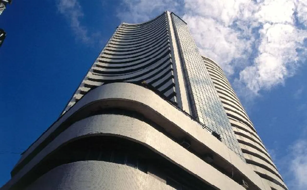 तेज़ी के स्तरों पर शेयर बाज़ार, सेंसेक्स 266 अंक ऊपर निफ्टी 9200 पार, RIL का मार्केट कैप हुआ सबसे ज़्यादा
