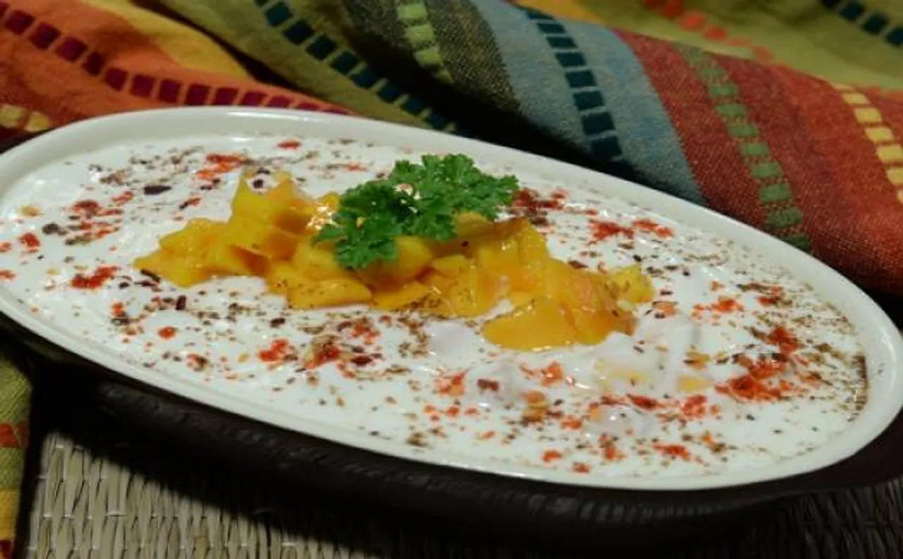 आम के रायते से लगाइये अपने खाने में खट्टे-मीठे स्वाद का तड़का