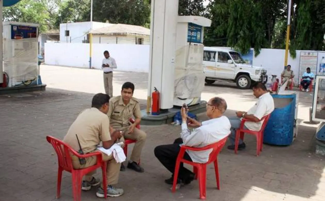 पेट्रोल चोरी मामले में यूपी एसटीएफ ने 4 मालिक समेत 23 लोगों को किया गिरफ्तार