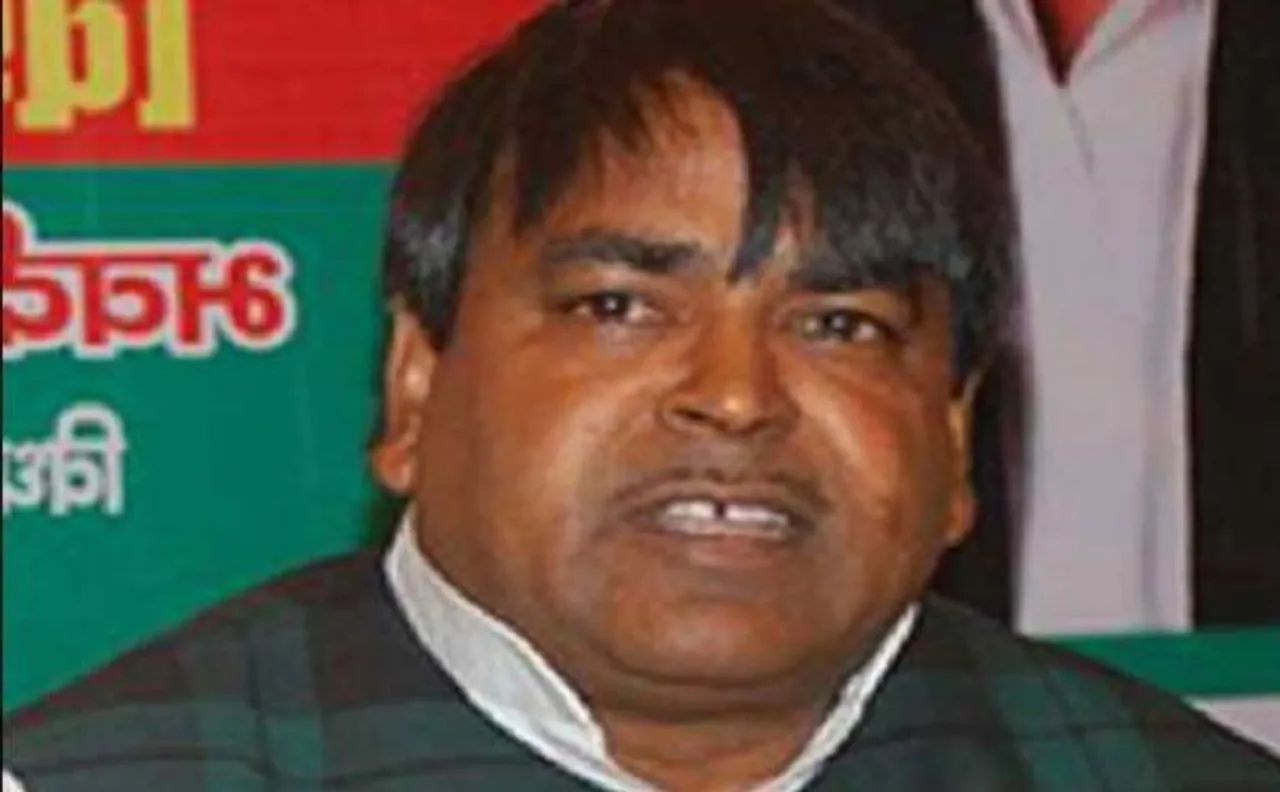 गायत्री प्रजापति को जमानत देने वाले जज को हाई कोर्ट ने किया सस्पेंड, बलात्कार के आरोप में हिरासत में हैं सपा के पूर्व मंत्री