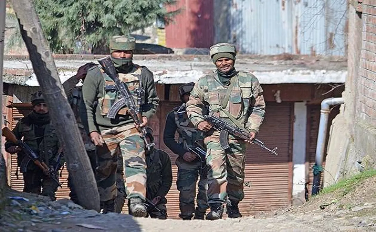 जम्मू-कश्मीर: पाकिस्तान ने 2 भारतीय जवानों के शवों के साथ की बर्बरता, सेना ने कहा-मिलेगा माकूल जवाब (VIDEO)