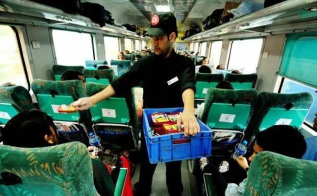 आरटीआई में हुआ ख़ुलासा, IRCTC ने 100 ग्राम दही के लिए चुकाये 972 रुपए, तीन अधिकारी सस्पेंड
