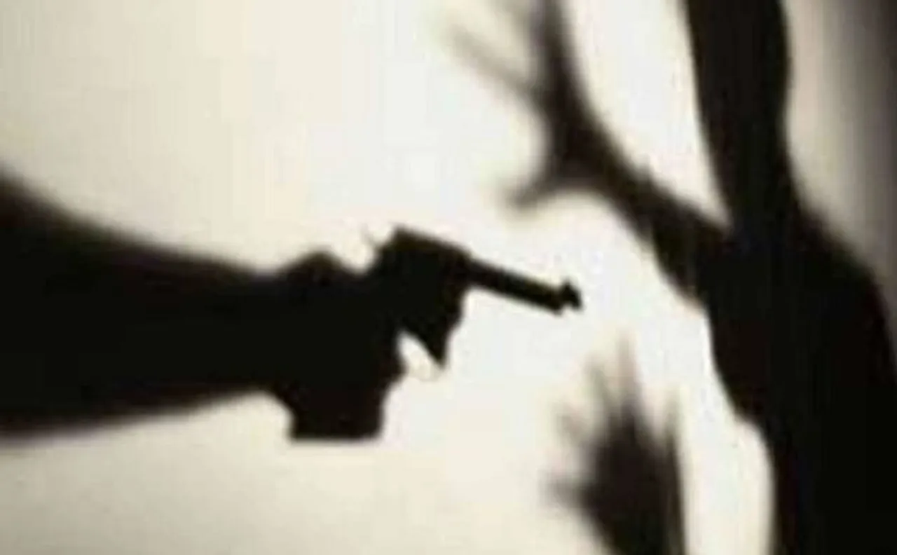 UP: भाई के सामने बहनों से छेड़छाड़, विरोध करने पर उतारा मौत के घाट