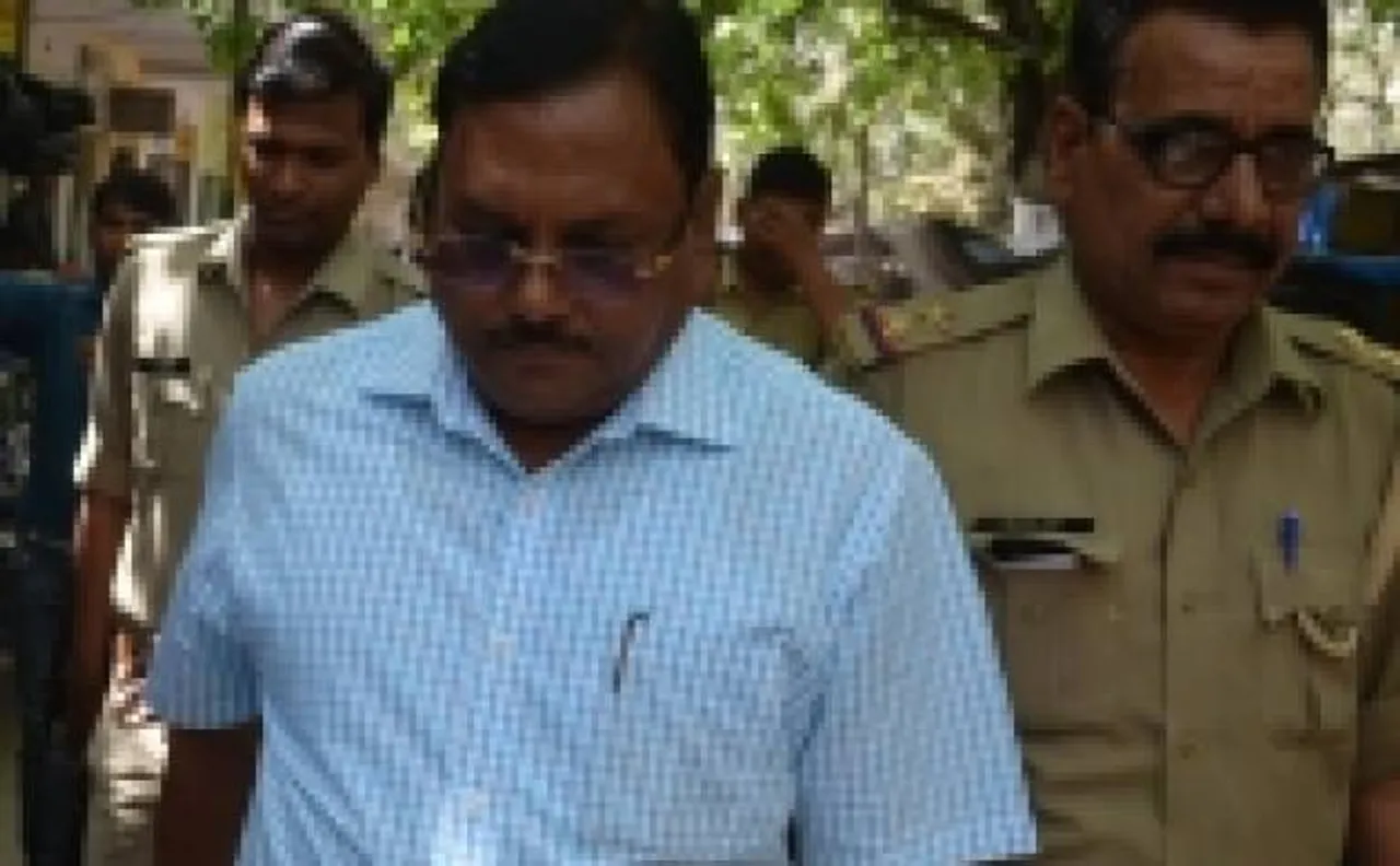 RTI में खुलासा, यादव सिंह को बचाने के लिए अखिलेश सरकार ने खर्च किए थे 21 लाख रुपये