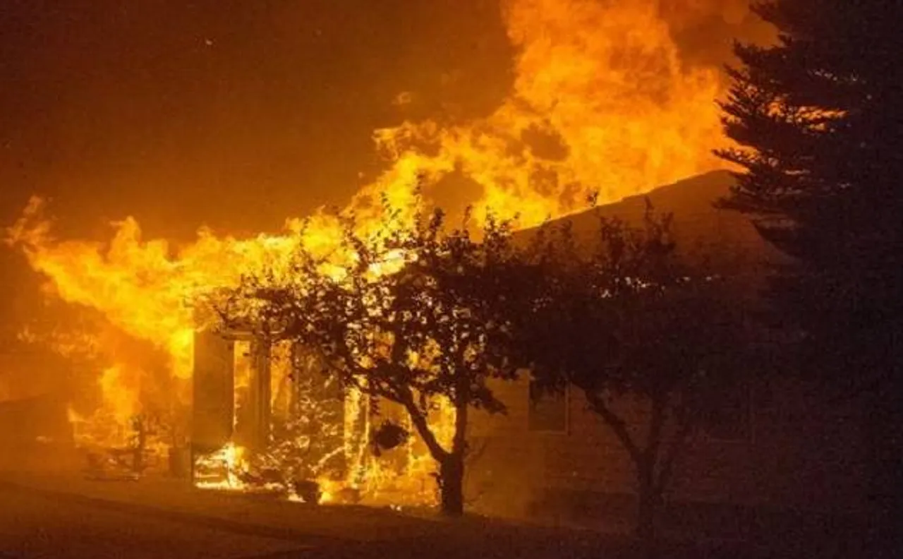 UP: सहारनपुर में जुलूस को लेकर भड़की हिंसा, ठाकुरों ने फूंके दलितों के 25 घर